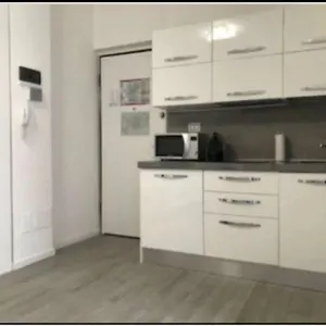 https://lolo-apartment.italymilanhotels.net